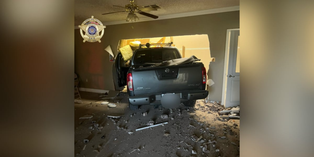 Pickup truck crashes into Denham Springs business, no injuries reported
