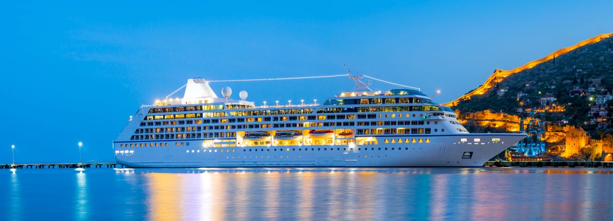 A Fresh Look at Wyndham Hotels & Resorts’s Valuation as New Loyalty Perks and Global Expansion Take Shape