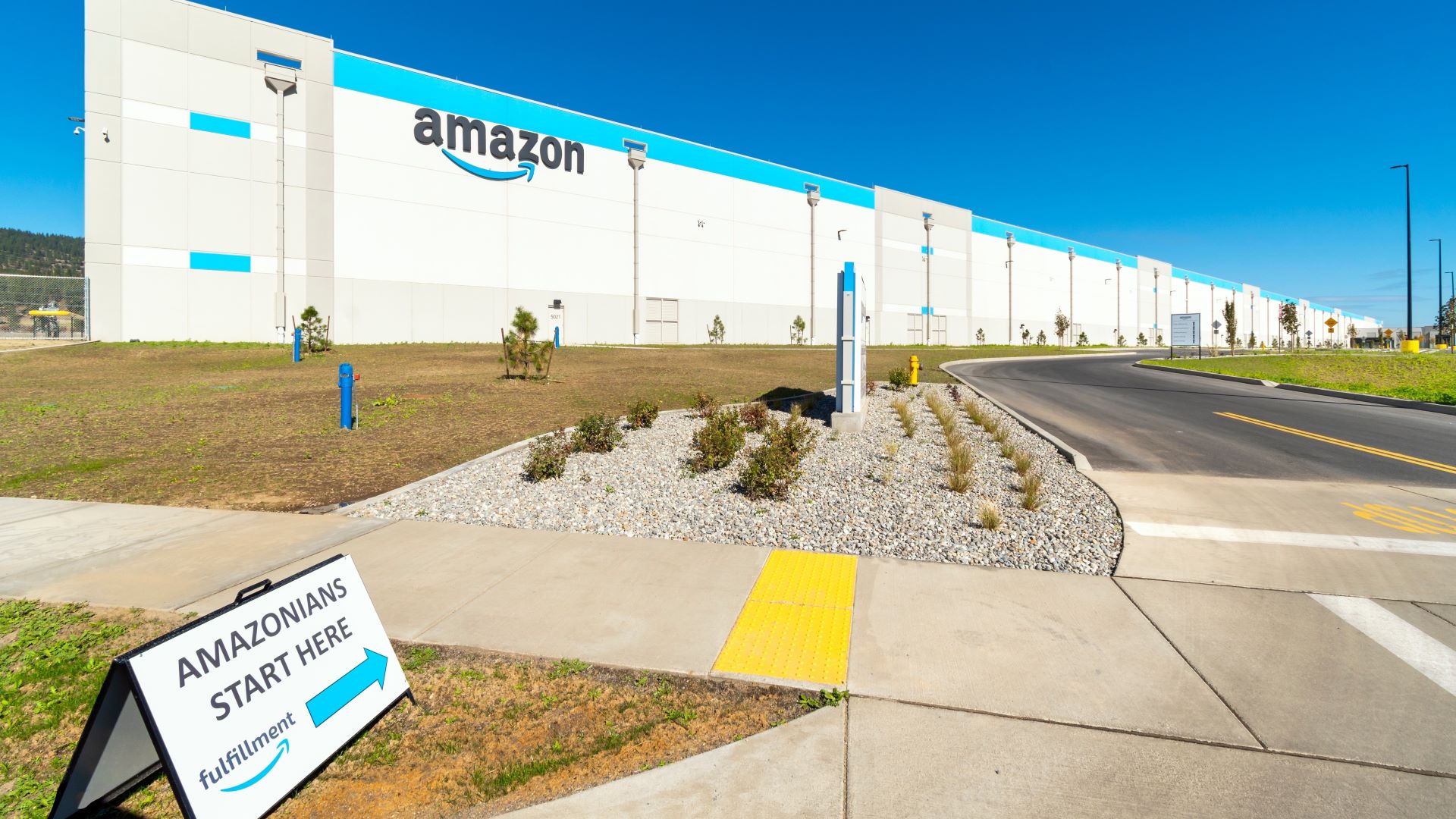 Amazon putting huge fulfillment centers in Oregon and Indiana