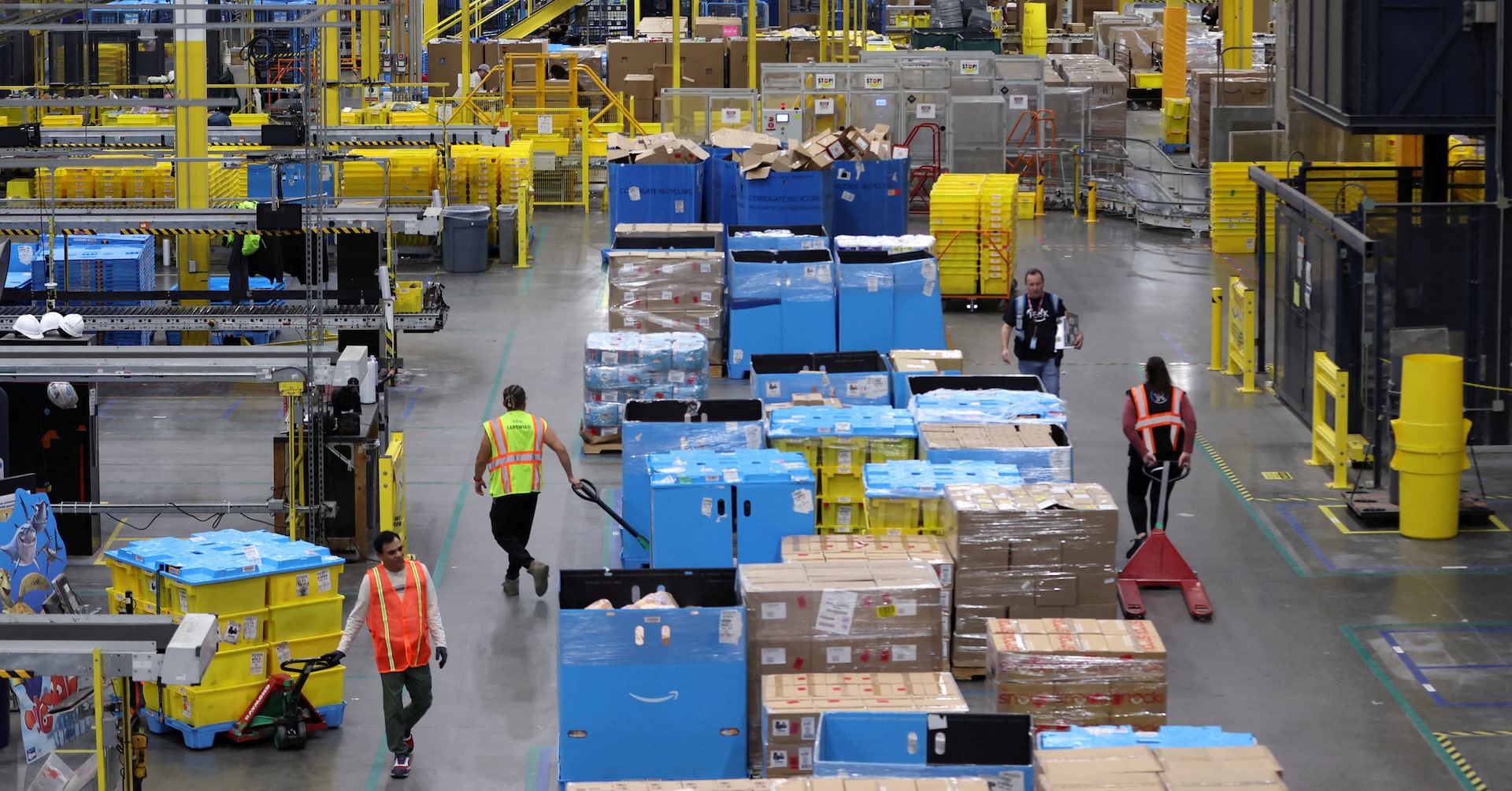 Amazon to hire 250,000 workers during holiday season for third straight year