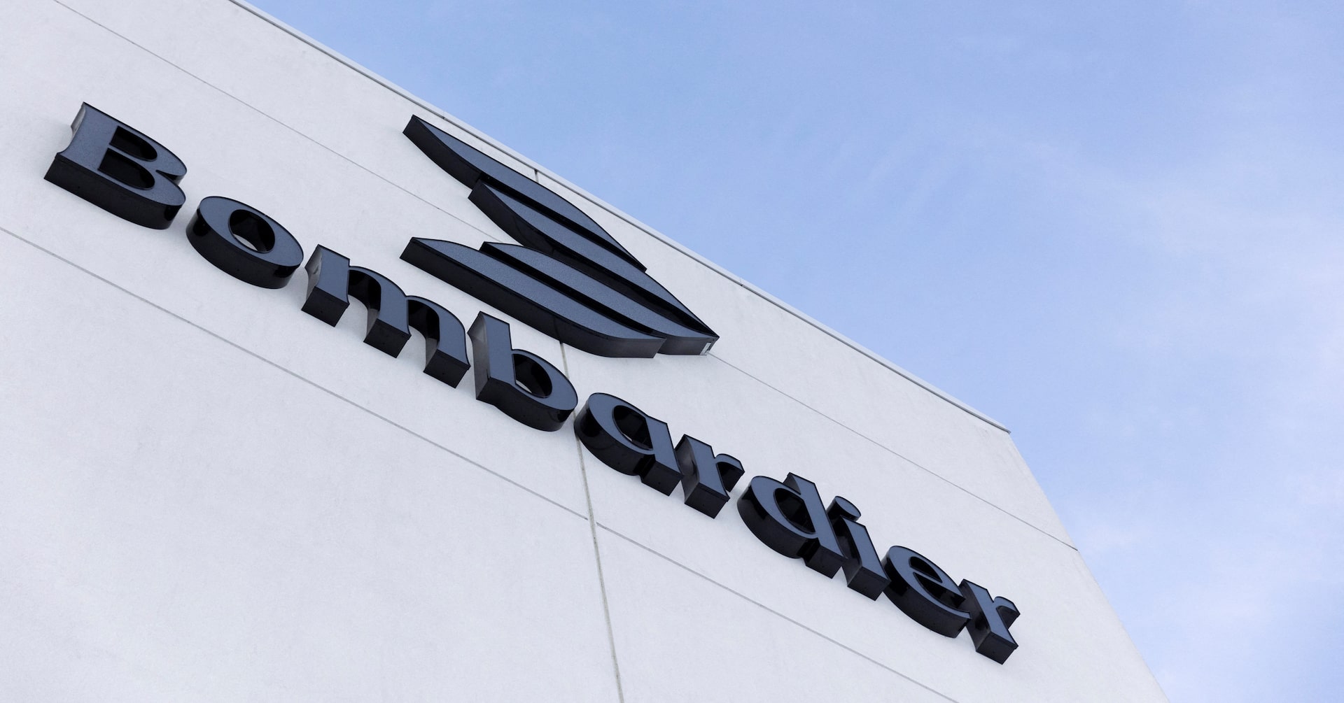 Bombardier announces Comlux Aviation as new Global 8000 business jet customer