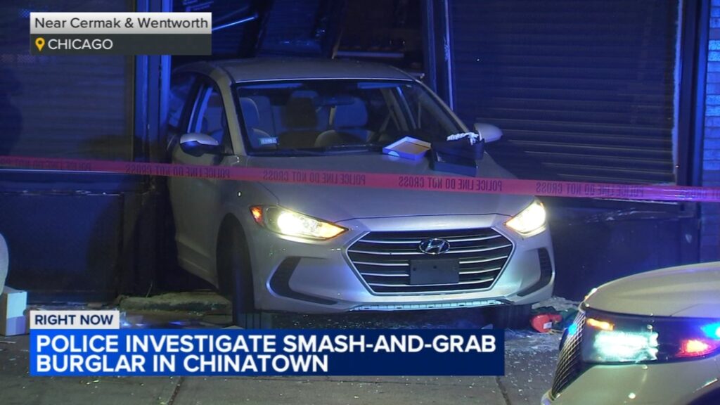 Chinatown, Chicago crime: Crash-and-grab burglary suspects hit business near West Cermak Road and South Wentworth Avenue, CPD says