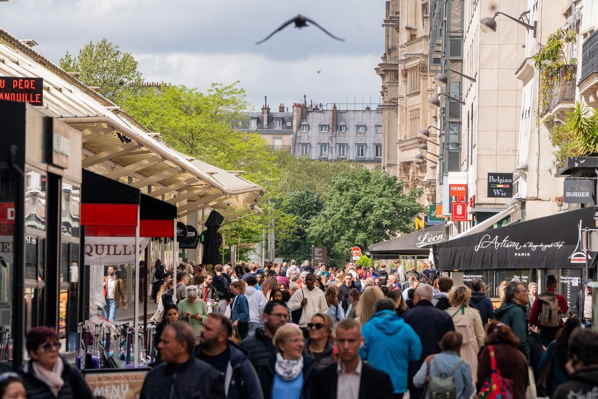 French October Business Confidence Unexpectedly Ticks Higher