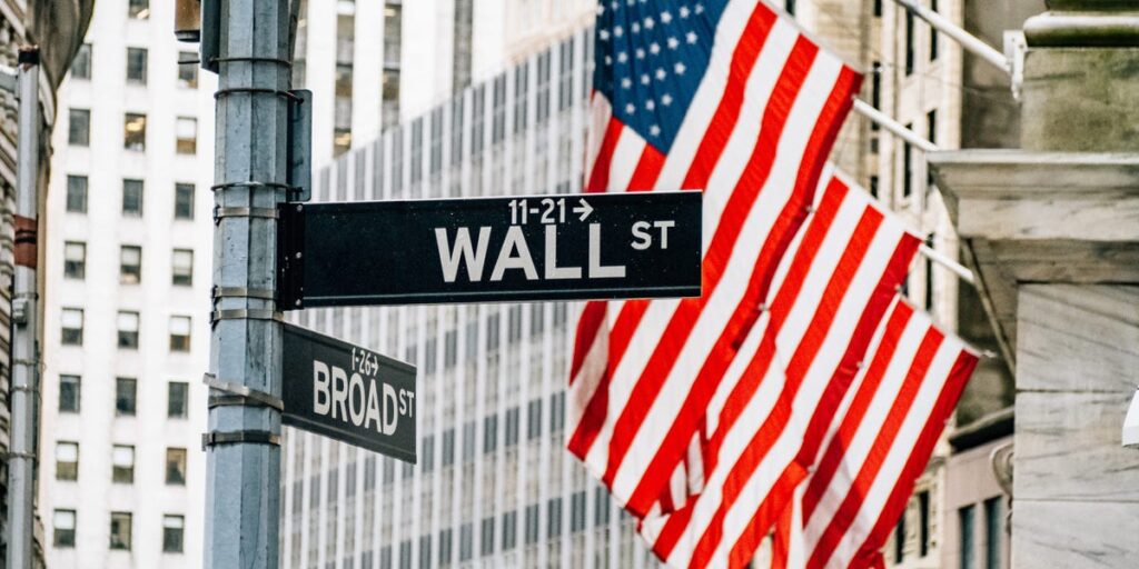 Government Shutdown Masks Economic Data, Despite Earnings Calls' Clues