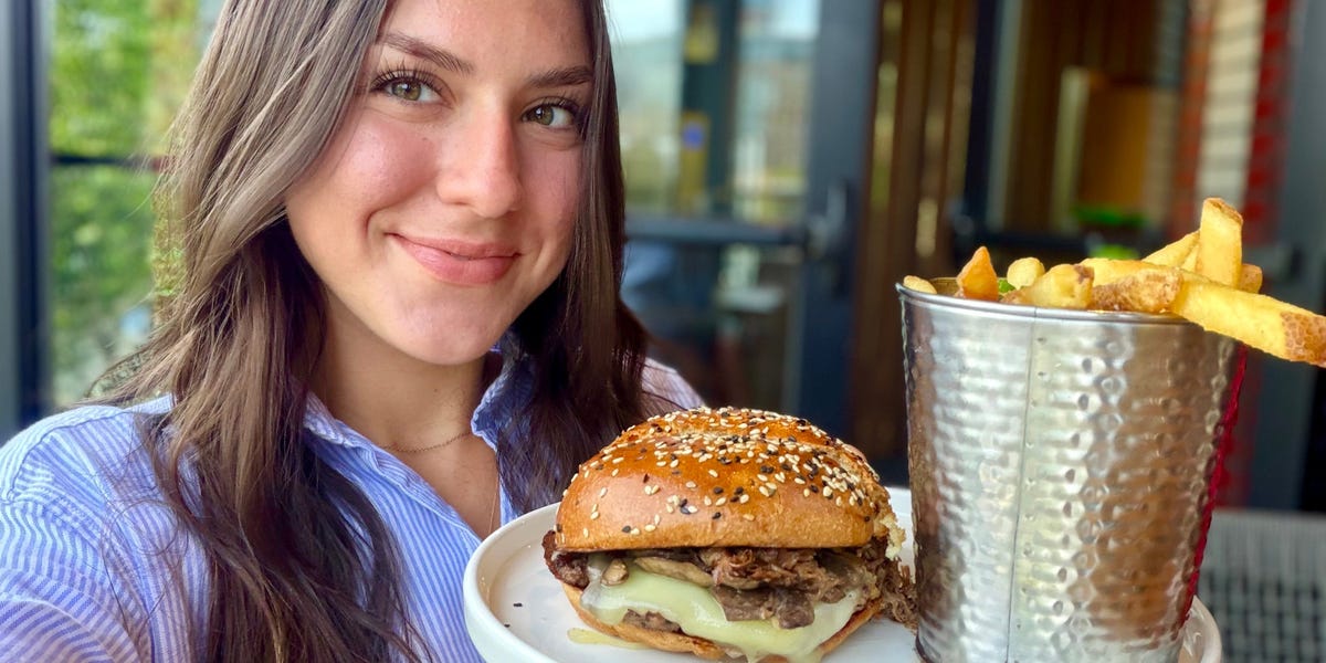 I Ate at Gordon Ramsay Burger and Ramsay's Kitchen; Clear Winner