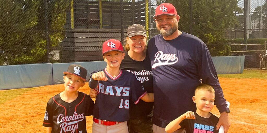 Motherhood Is Lonely, Even Though I'm Surrounded by People