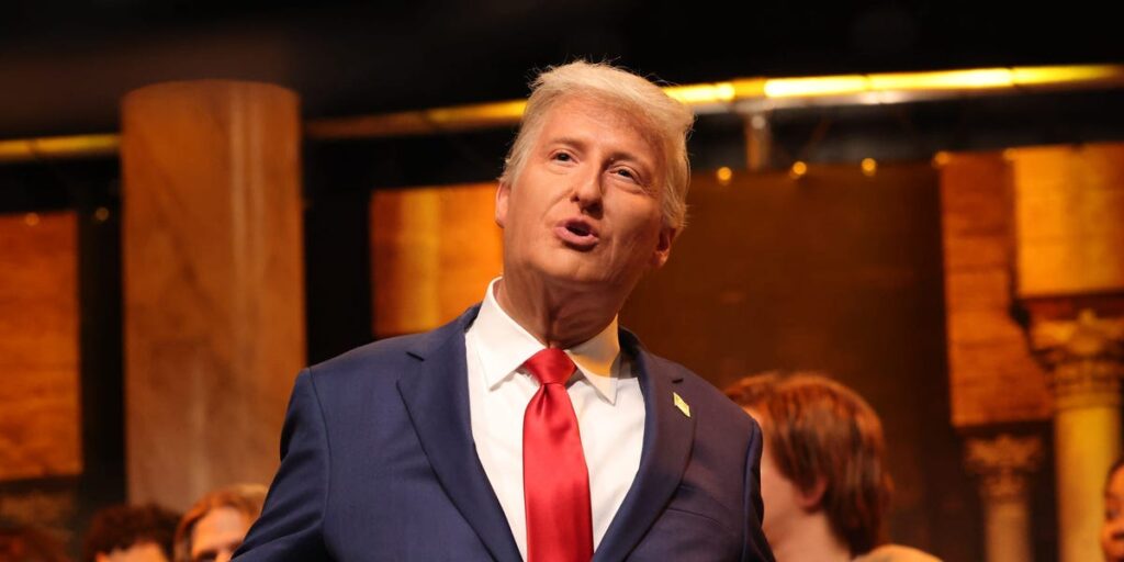 'SNL' Returns to a Perilous Late-Night Climate