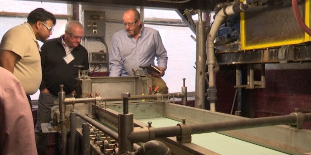 State business council tours Knowlton Technologies