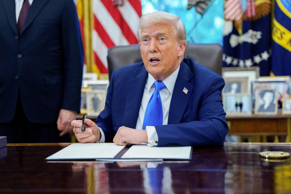 Trump’s $100,000 H-1B Fee Draws Rare Rebuke From Business Groups