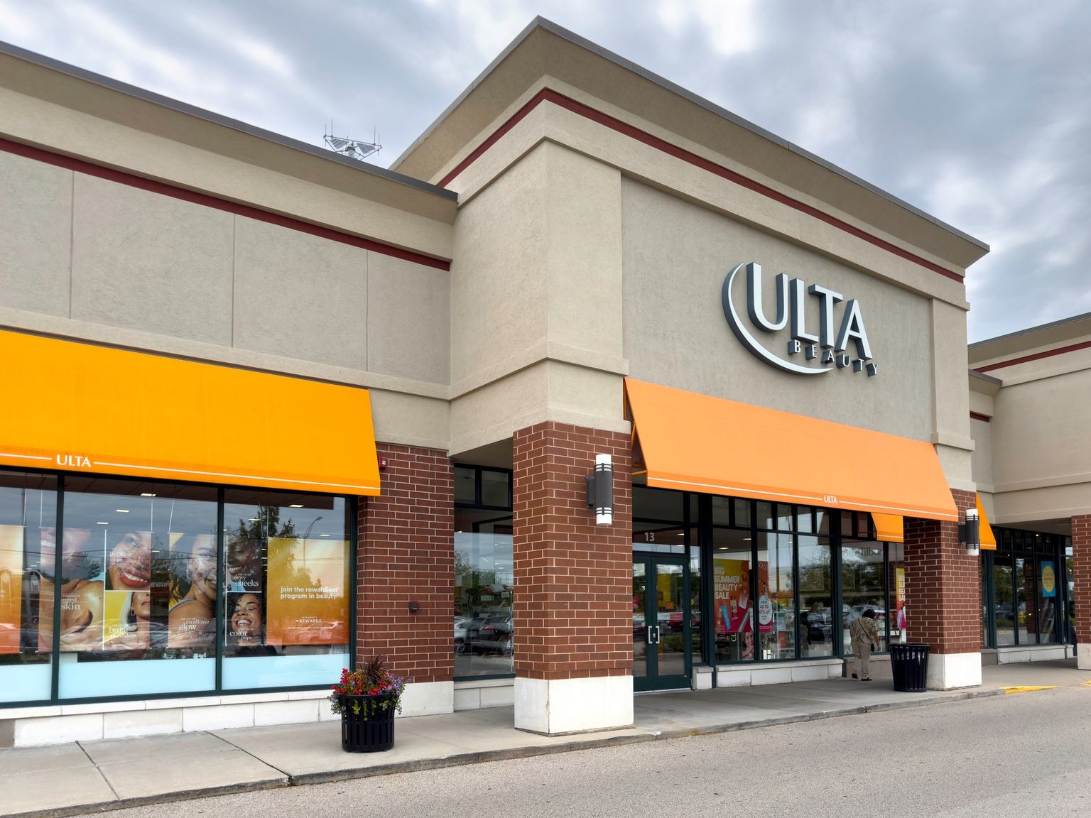 ULTA Beauty Stock: The International Expansion Plan Is Taking Shape (NASDAQ:ULTA)