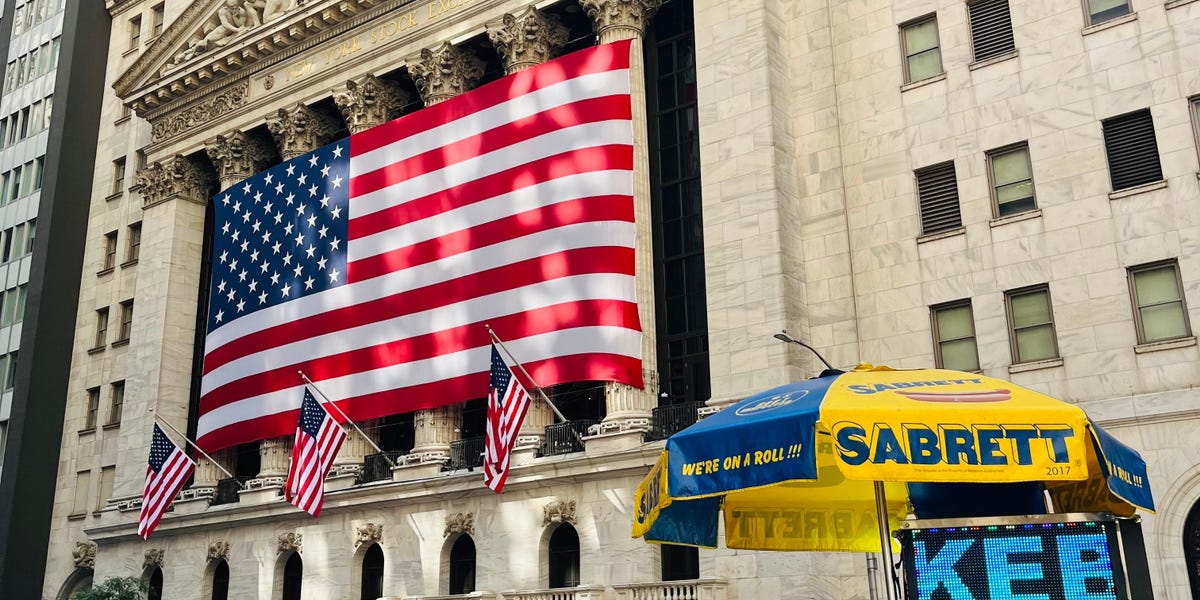 Where to Invest $10,000 Right Now, According to 6 Wall Street Pros