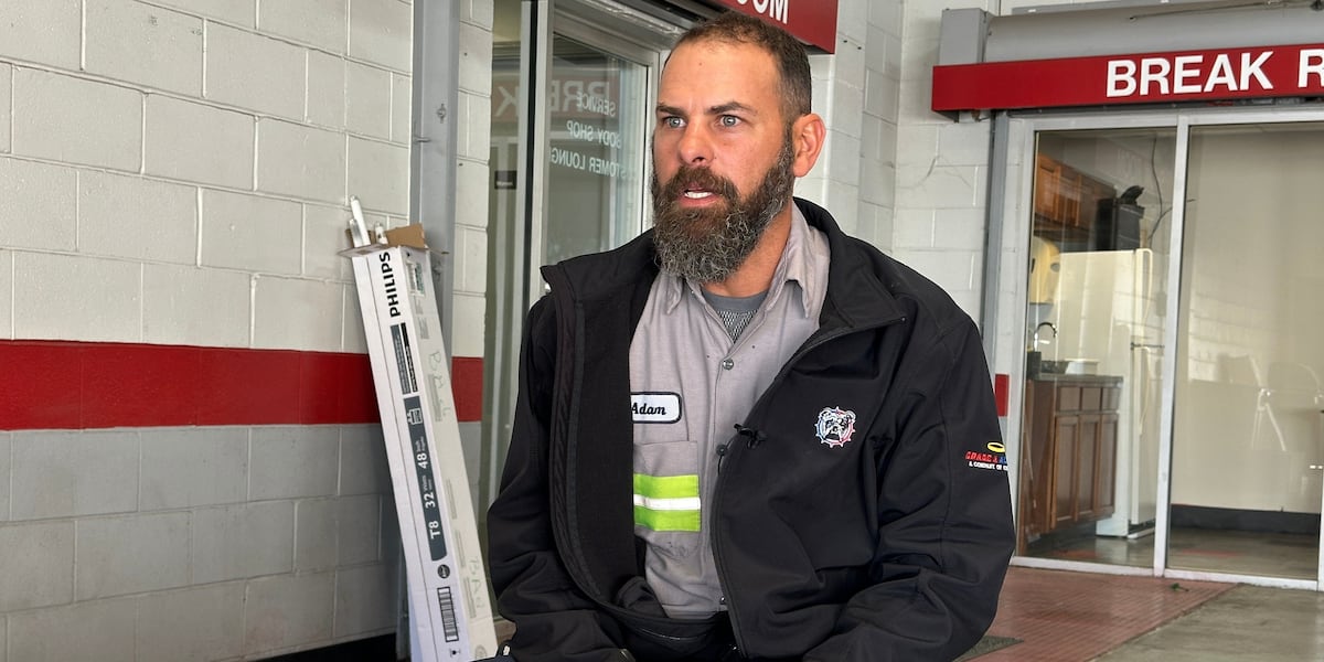 Scrapyard workers recount horrific scene after UPS plane crash destroyed their business