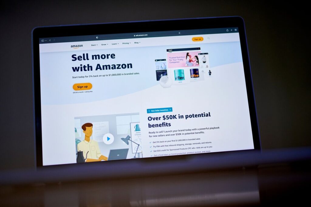 AI Shopping Bots Threaten to Upend Amazon’s E-Commerce Dominance