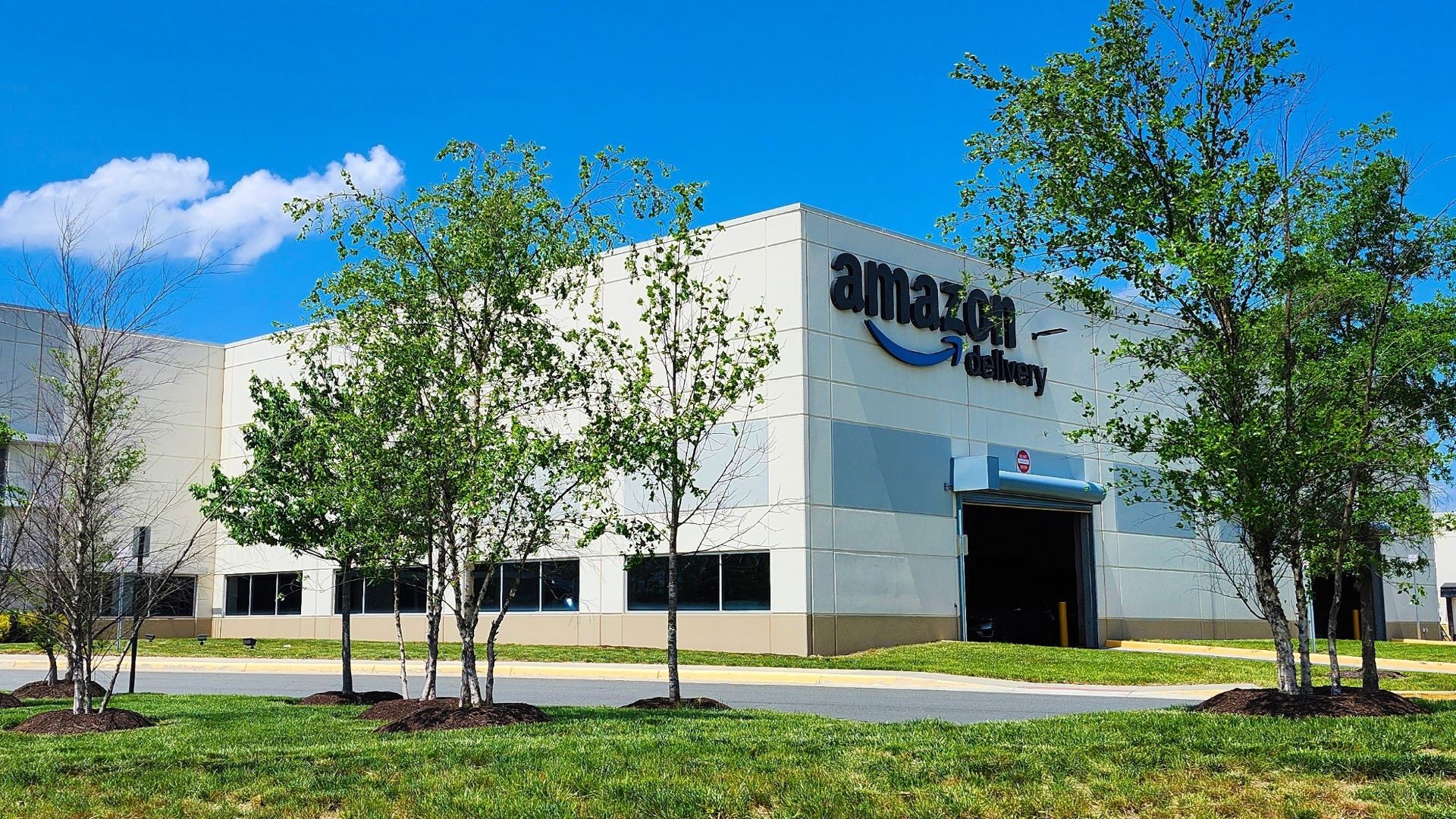 Amazon closes Arkansas warehouse over earthquake-related design flaw