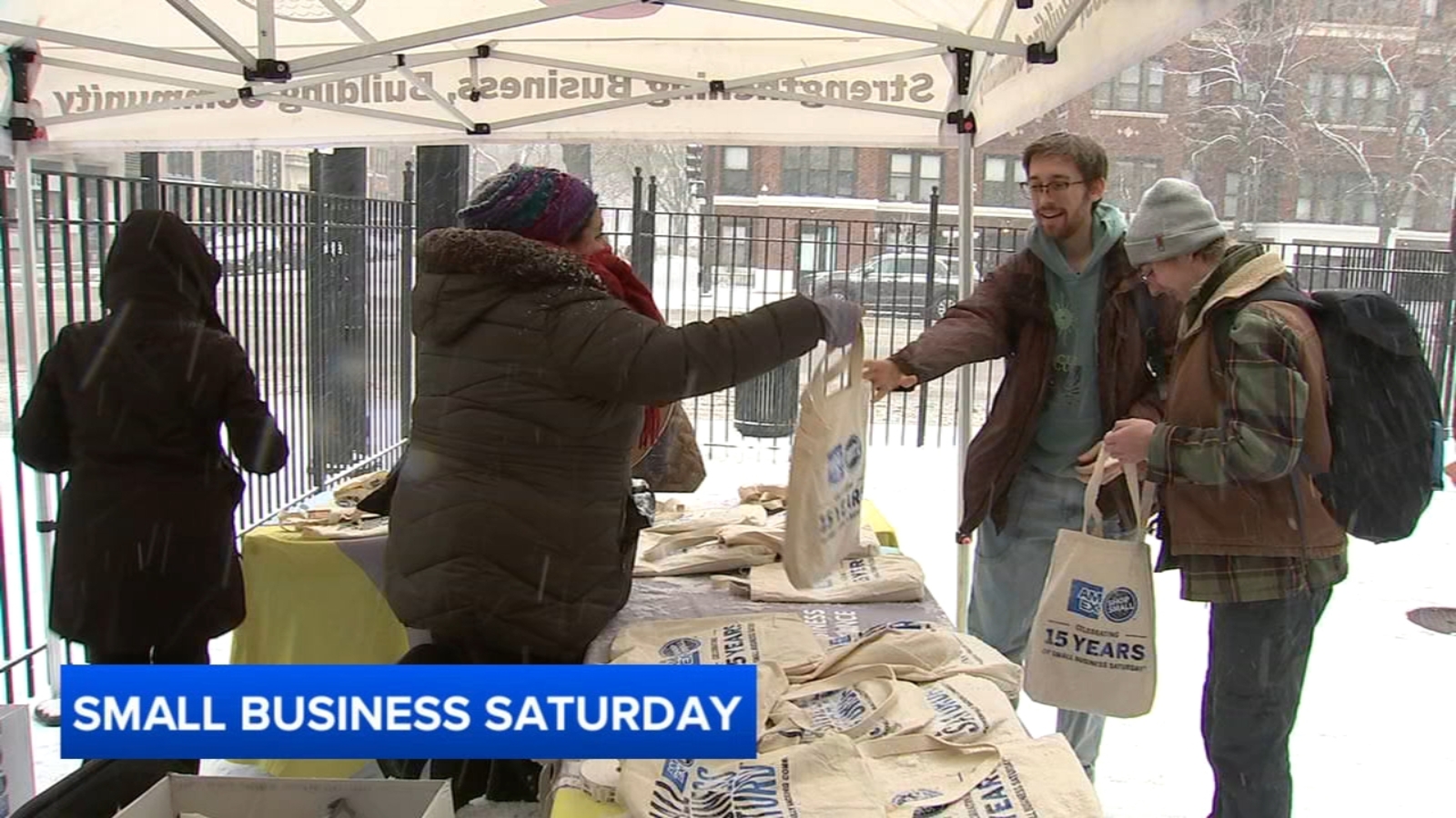 Chicago communities celebrate Small Business Saturday, day after Black Friday, as holiday shopping season beings