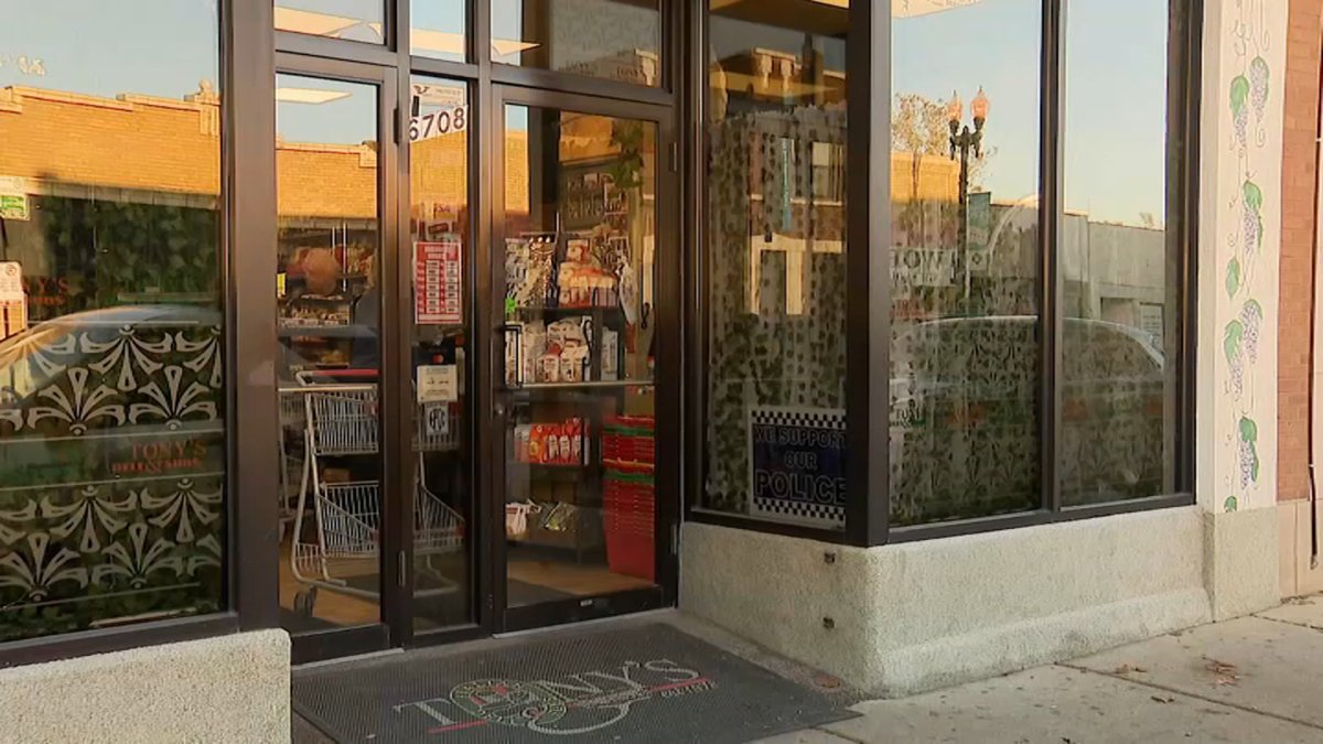 Chicago police seek suspects in rash of 10 business burglaries – NBC Chicago