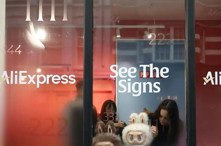 China’s Livestreaming Sales Go Global Amid Black Friday Promotion Season