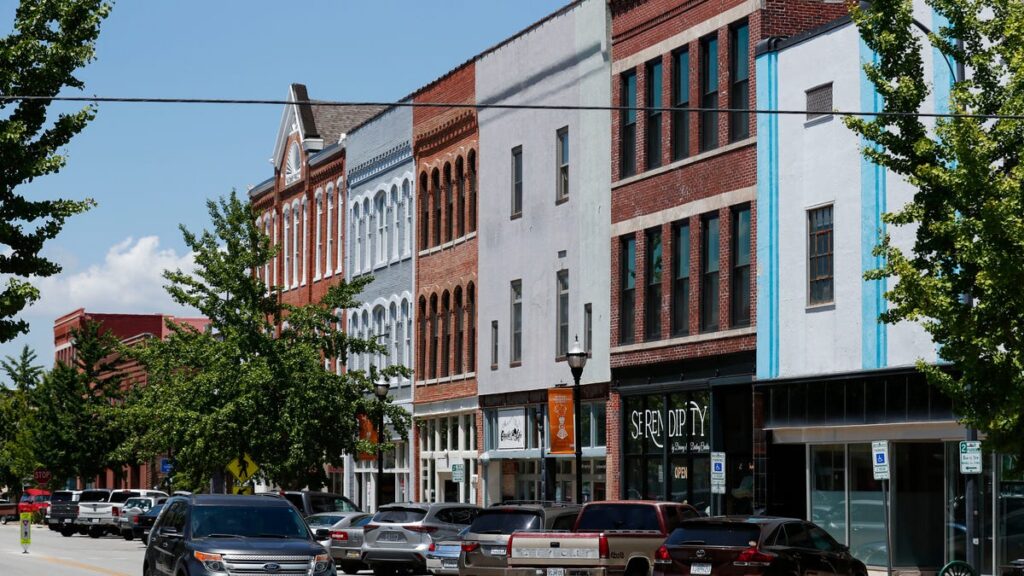 Deals aim to entice Springfield shoppers on Small Business Saturday