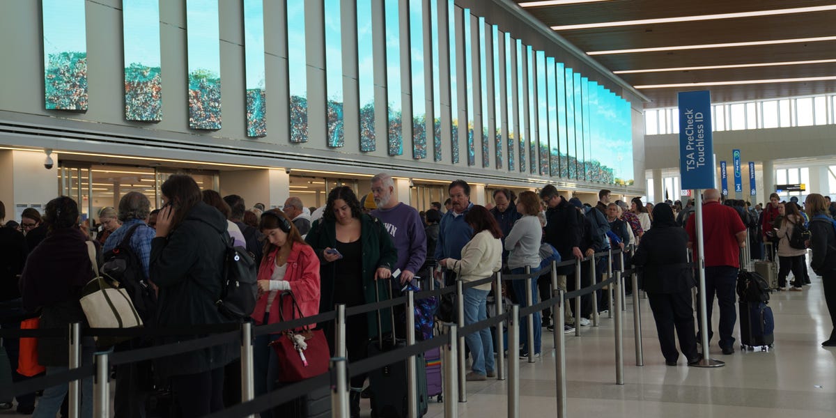 Government Shutdown Flight Cuts: What Airlines Are Telling Passengers