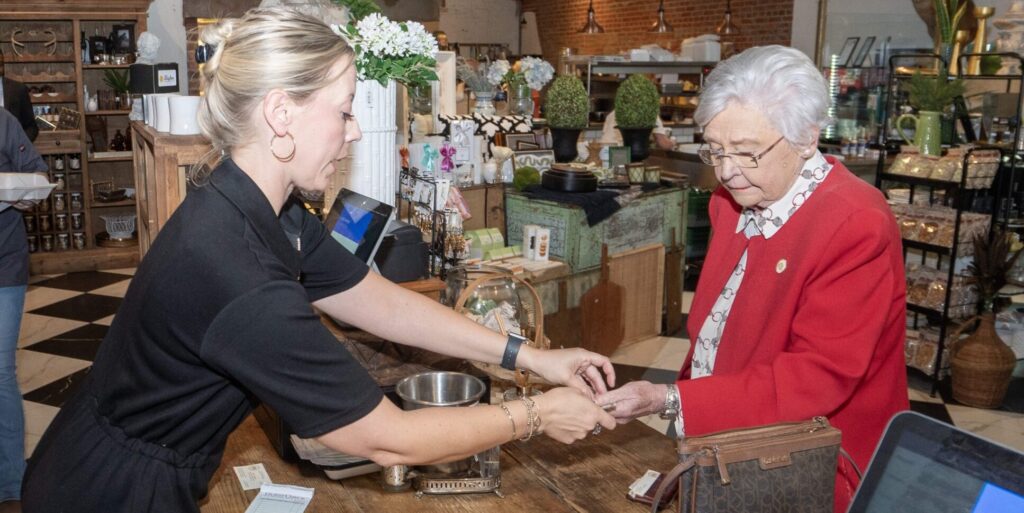 Governor Ivey proclaims November 29 as Small Business Saturday in Alabama