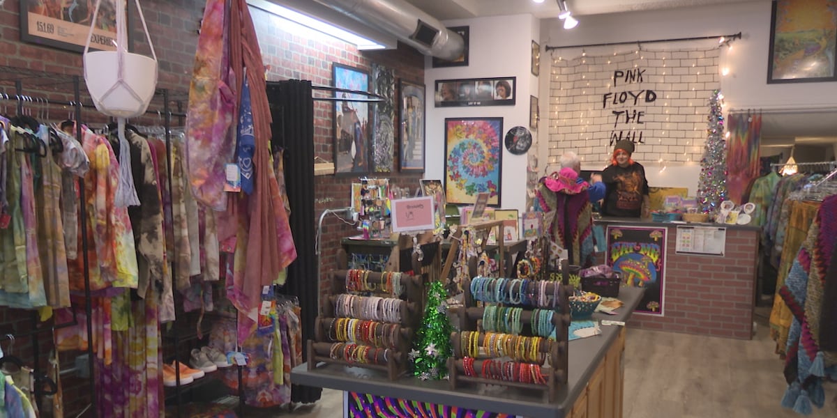 Local residents help support local businesses for Small Business Saturday