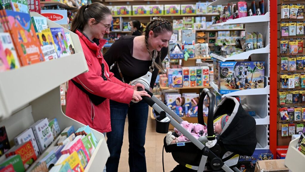 Small business owner hopeful for holiday shopping season