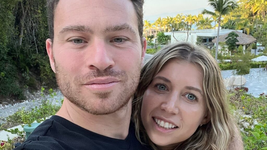 Taylor Swift's date night necklace sent this small business soaring