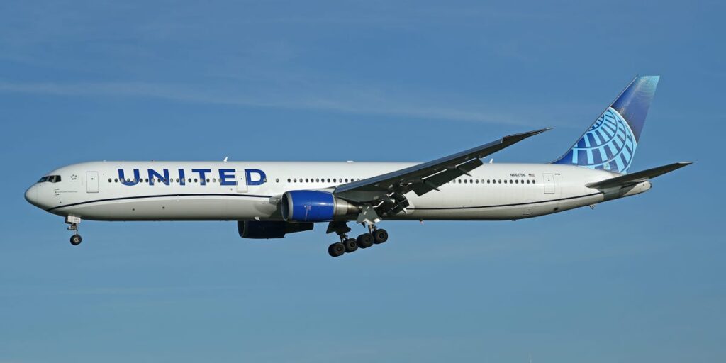 Transatlantic United Airlines Diversion After Passenger Dropped Laptop
