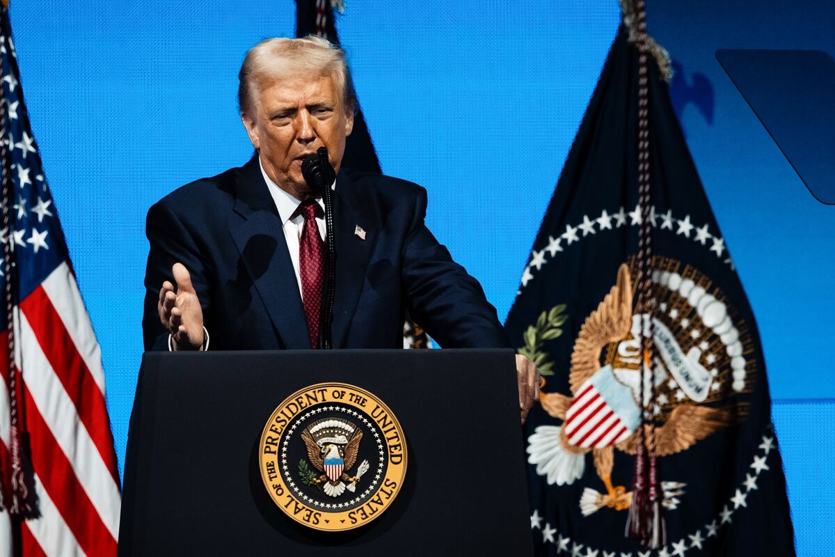 Trump Hails Venezuela Vessel Attacks at Miami Business Forum