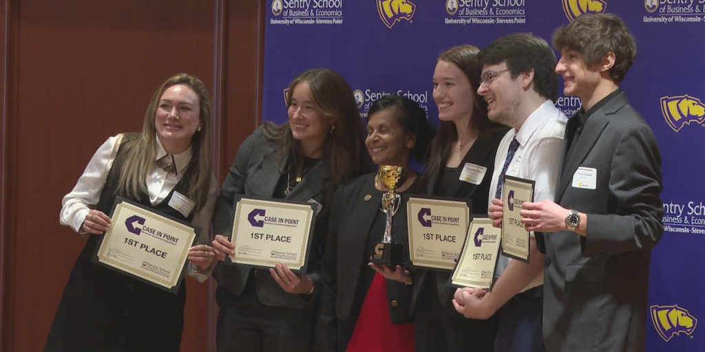 UWSP business students help local nonprofit while competing for cash prize