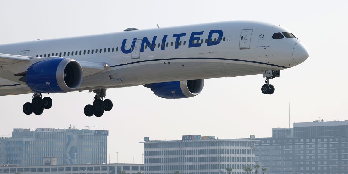 United Passengers Face Flight to Nowhere After Mid-Atlantic U-Turn