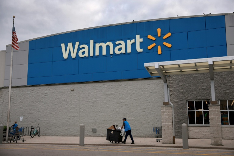 Walmart earnings beat expectations as shoppers seek savings