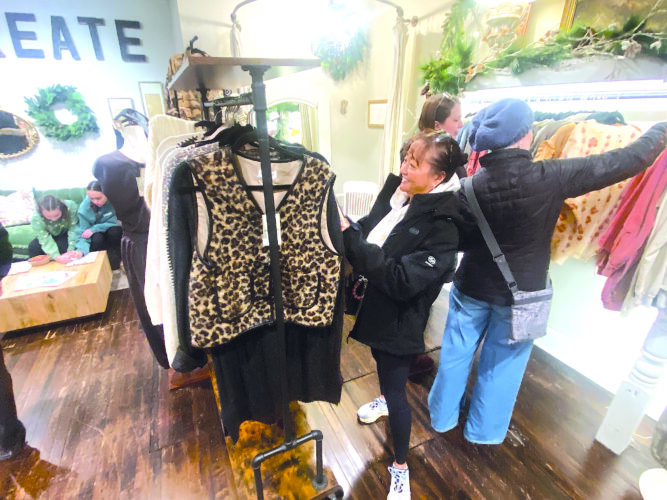 Small Business Saturday sends shoppers flocking to stores | News, Sports, Jobs