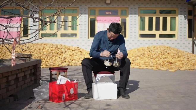 Villagers on the Loess Plateau get to eat hairy crabs