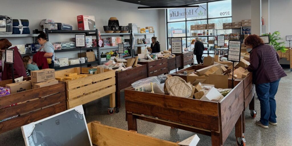 Business on 41st Street offers returns, overstock from major retailers