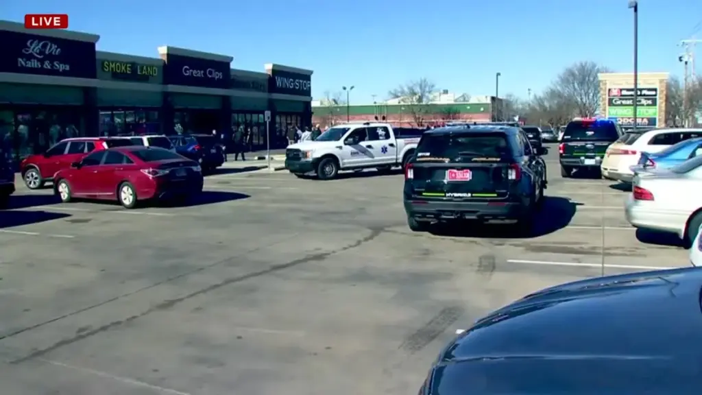 3 hospitalized after car crashes into Norman business