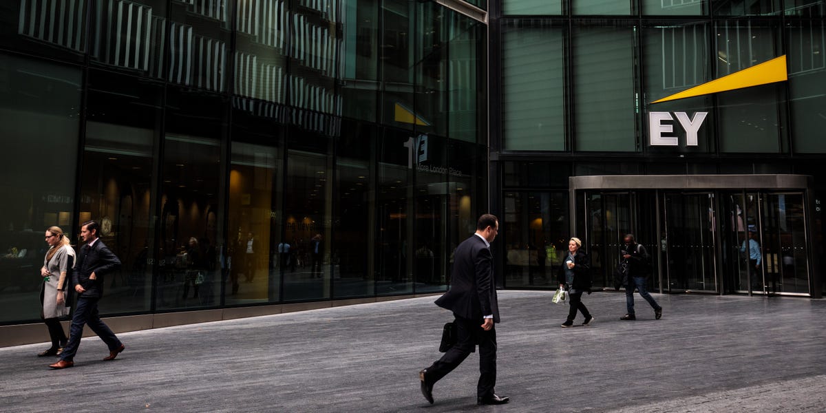 Big Four Promotions Hinge on Politics, Not Merit, Researchers Say