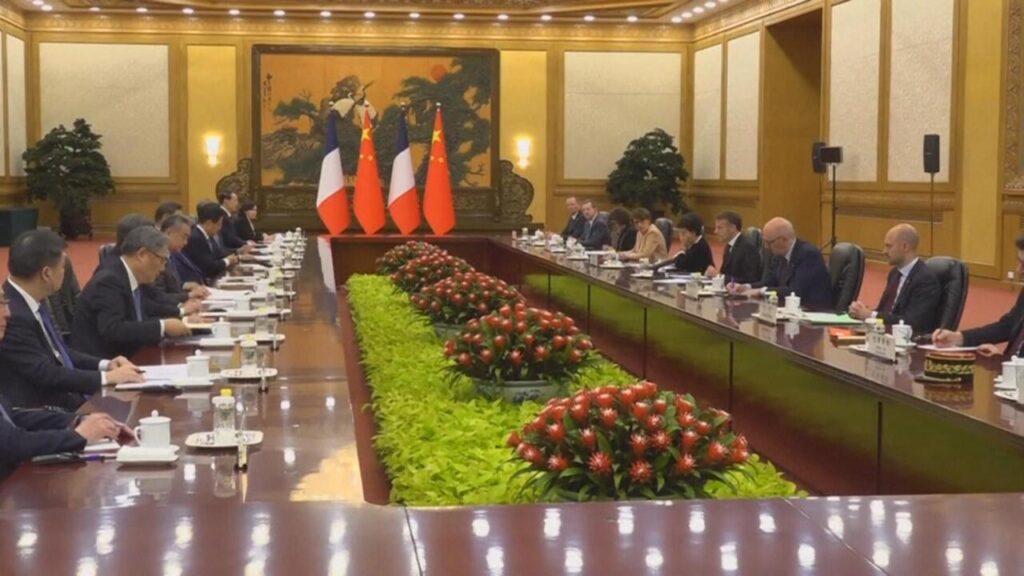 Business - France's Macron pushes for more investment, trade rebalancing in China visit