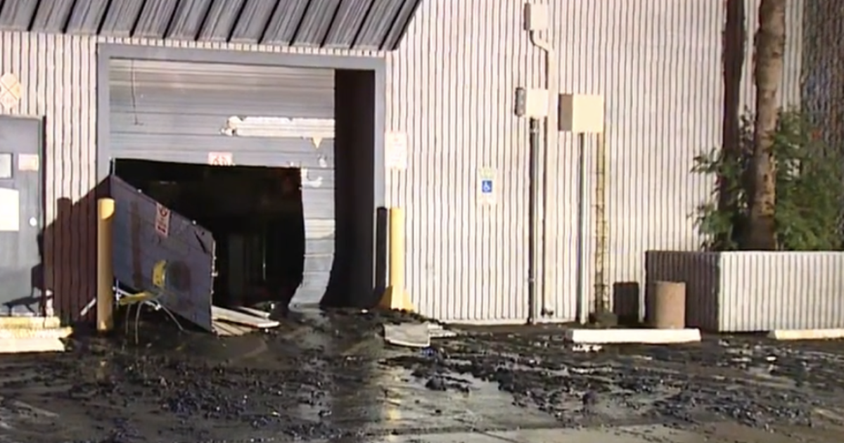 Crews battle large fire at business near 22nd Avenue and Roosevelt Street