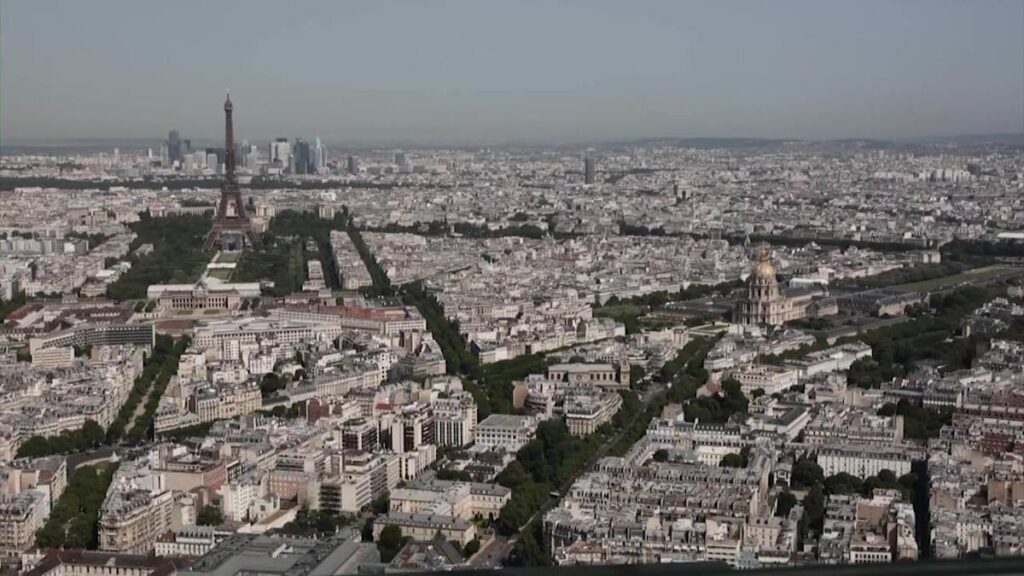 Euro zone business in November grows at fastest pace in 30 months