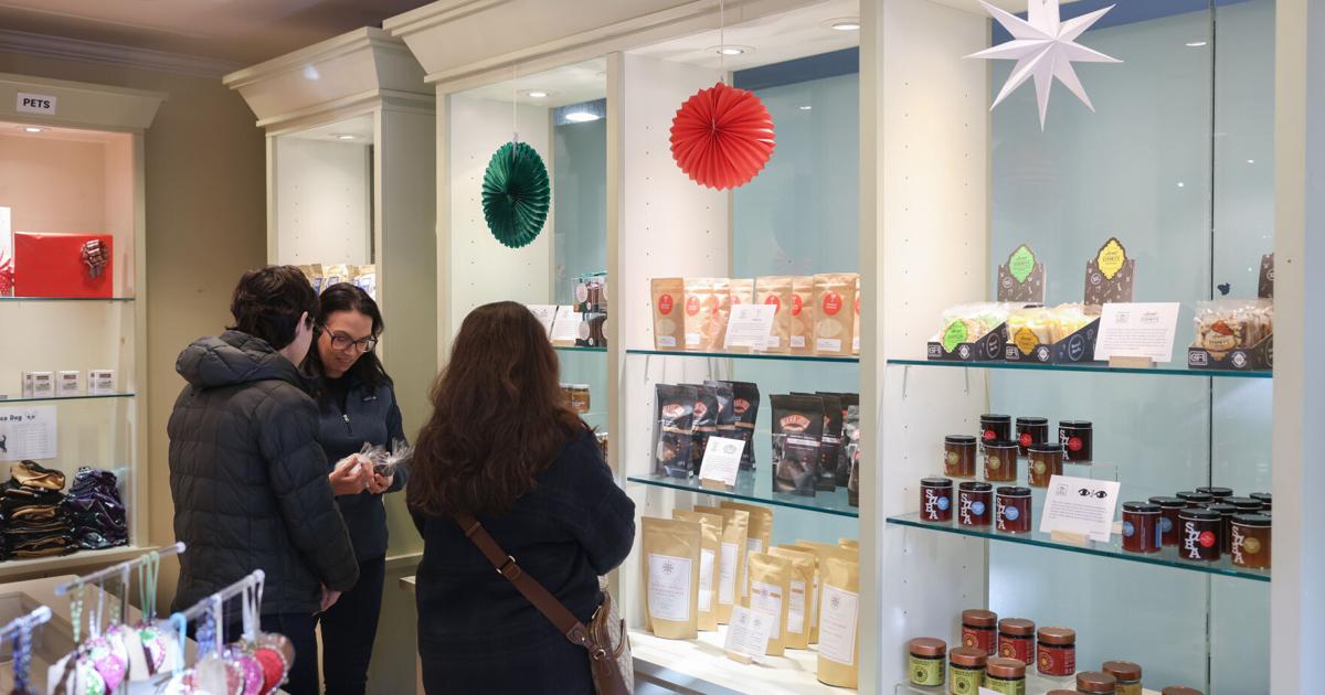 Holiday market pops up in Financial District