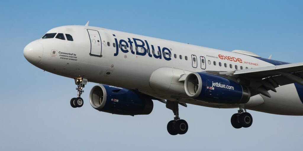 JetBlue Plane Nearly Hit Air Force Plane Without Its Transponder on