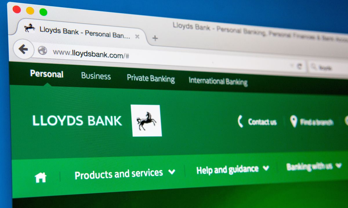 Lloyds Shelves Invoice Financing as Small Businesses Shift Away