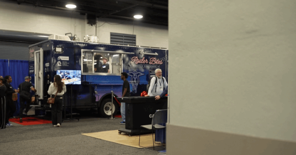 Students run food truck for business education