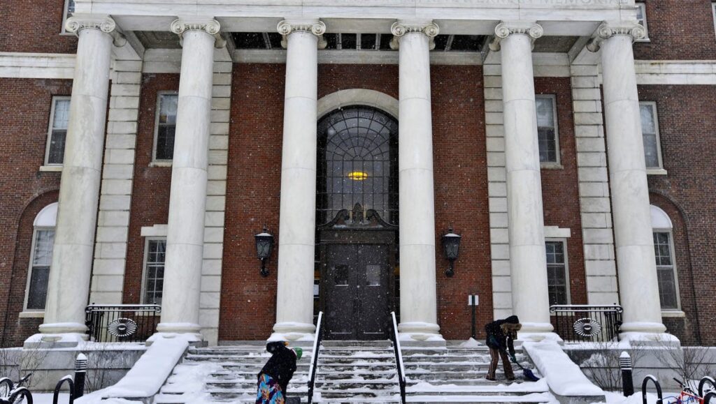 UVM Grossman students start business clothes donation drive
