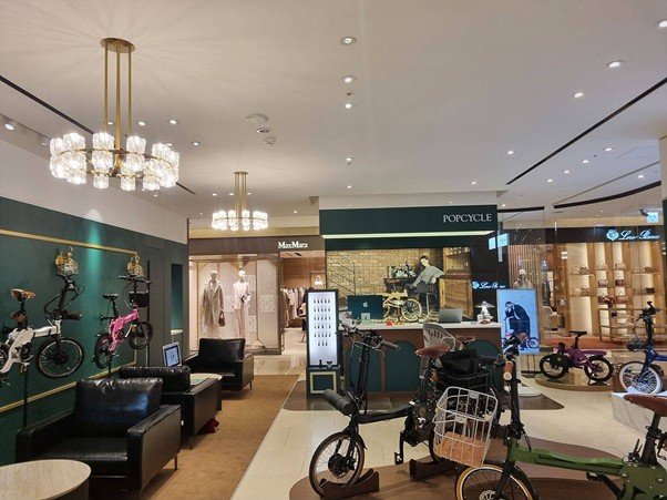 Moqous pop-up store at Hyundai Department Store Trade Center branch / source = Moqous