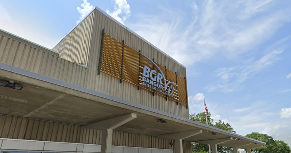 Business jet with 8 on board crashes during takeoff in Maine