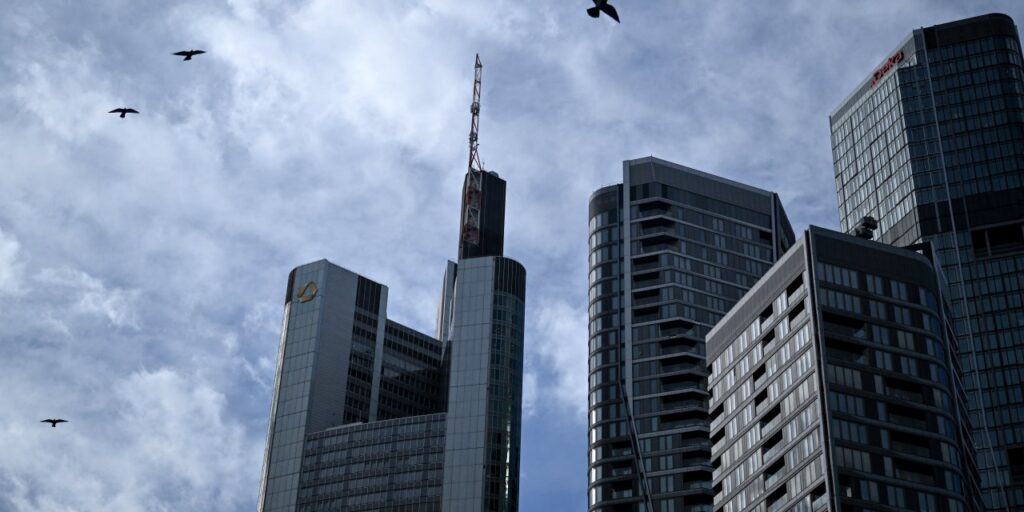 Eurozone Business Confidence Slips