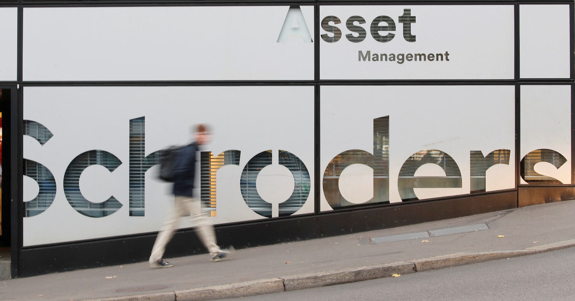 Exclusive: UK’s Schroders discussed private capital tie-ups in growth push, sources say