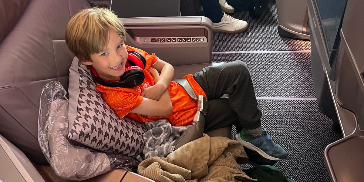 Family Spent 13 Hours Singapore Airlines' Business Class: Pros, Cons